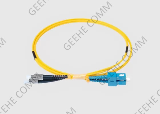 Geel Jasje 62,5 125 Multimode 100M FC APC aan Sc-het Koord van het Vezelflard