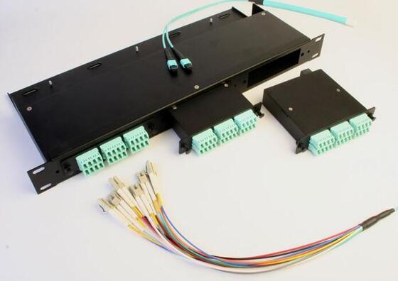 MPO Cassettes 96F MPO 1U Patch Paneel compatibel met 10G 40G 100G Datacenternetwerken die een glasvezel managementsysteem bieden
