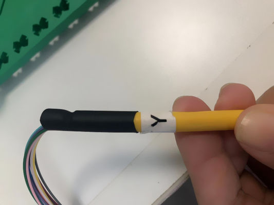 Enige Fanout 12 Optische PLC van de Kernenvezel Splitser 0.9mm van Wijzesc UPC Rek zet op